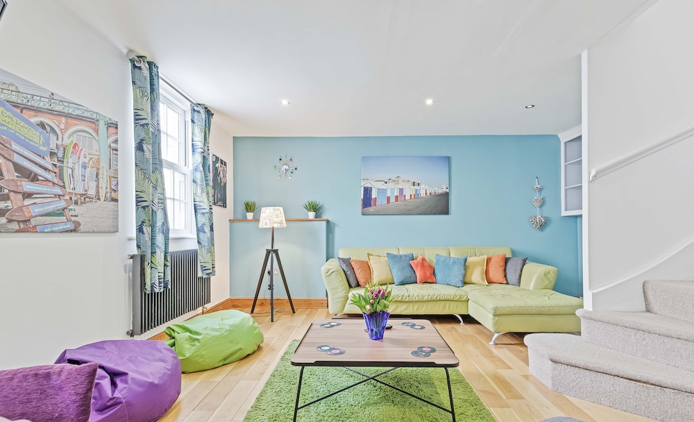 Pebble Mews House | By My Getaways | Parking for one small car