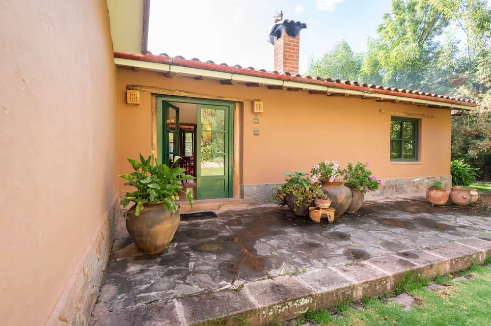 w Peaceful 4BR Villa With Nature View