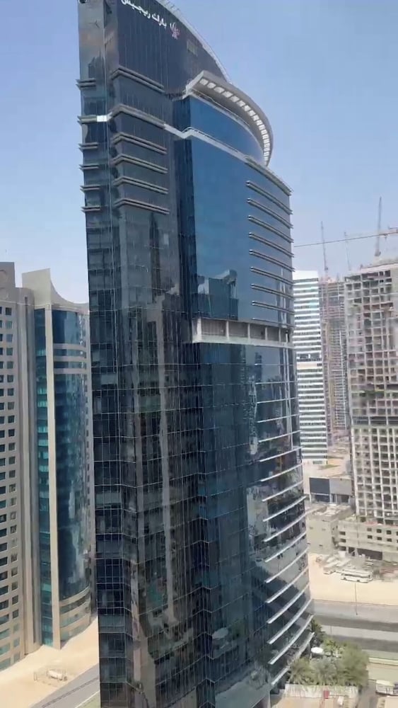 1BHK near metro. BusinessBay. Mera. 2209