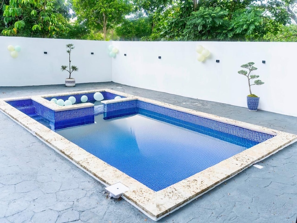 Centrally Located in El Pino la Vega, Space for 8 or More Guest, Heated Pool