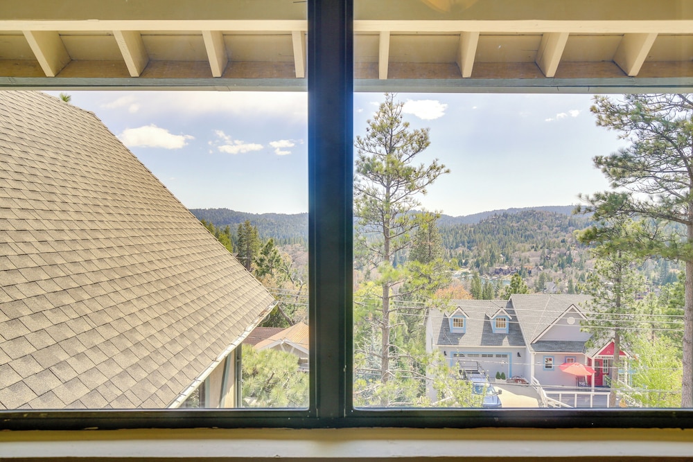 Partial Lake Arrowhead View: Cabin w/ Game Room!