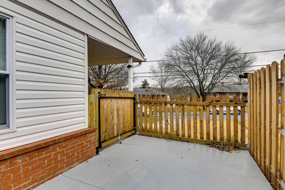 Convenient + Cozy! Apartment in DC Suburbs!