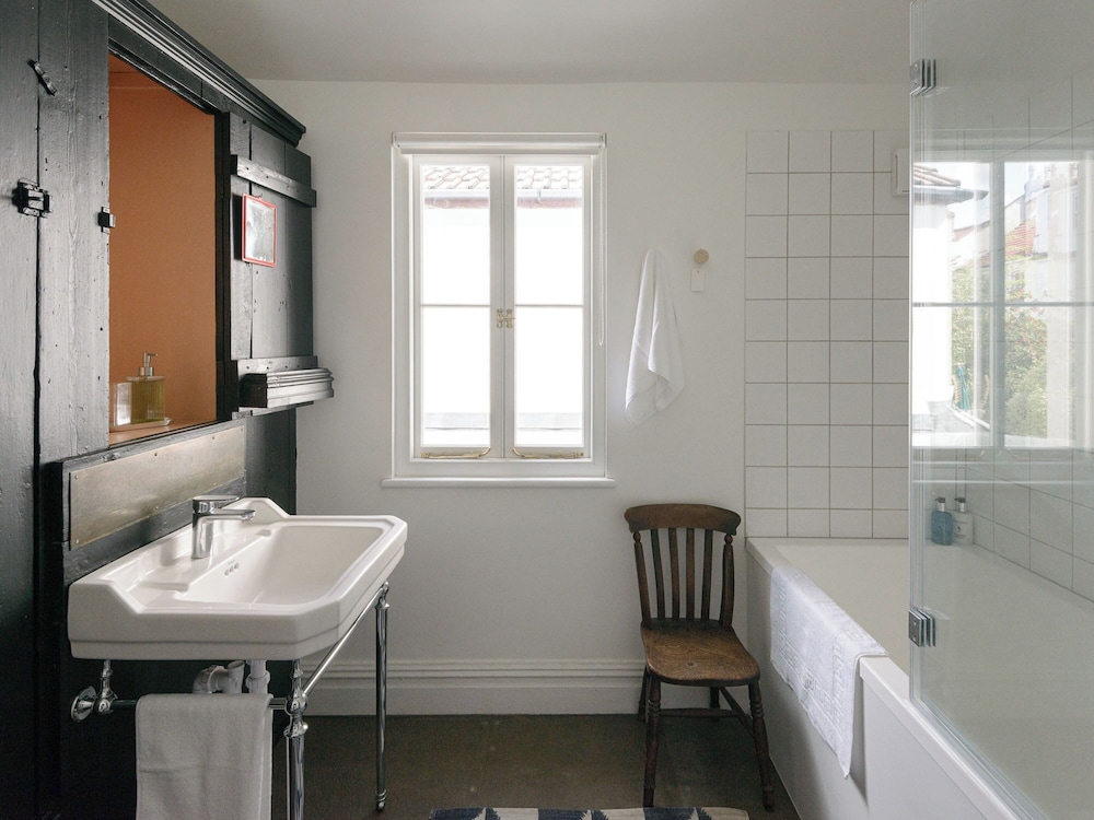 Beautiful 3 Bedroom Home in Bristol