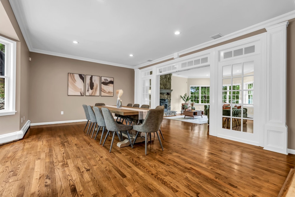 Cozy Family Retreat With Great Views and Game Room