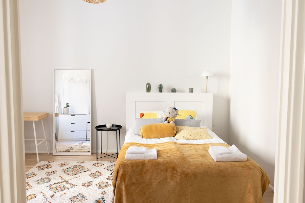2ndhomes Bright & Spacious City Studio view 4