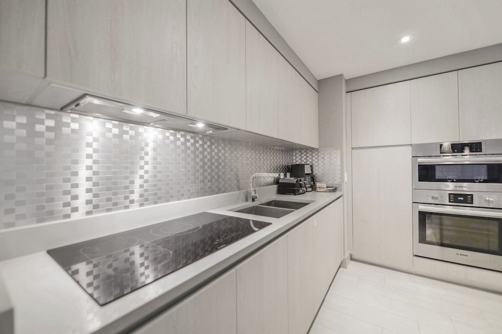 40th-Floor Gem Top Views & Amenities