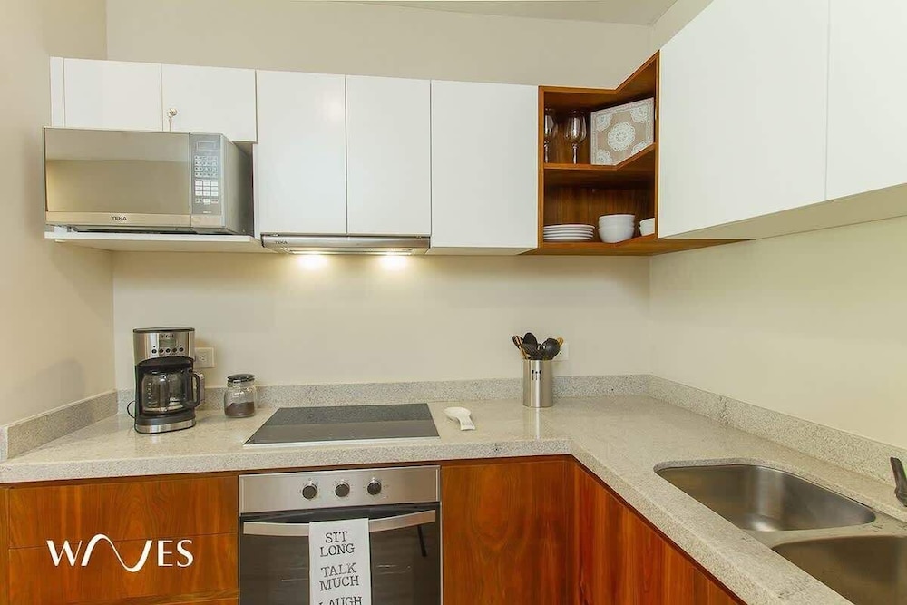 2 Br. Roof W/infinity Pool + Jacuzzi Spacious