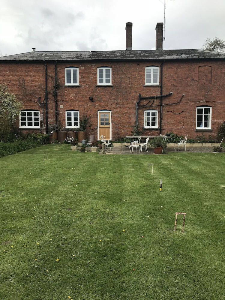 Lower Buckton Country House - Sleeps 12