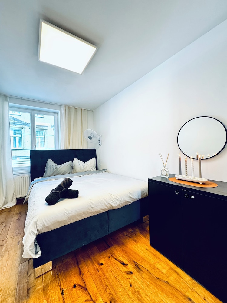 Comfortable Room Near Kaufpark Alterlaa