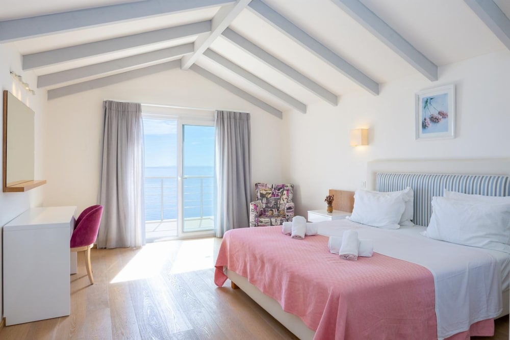 Villa Penelope With 4 Bedrooms and 3 Bathrooms