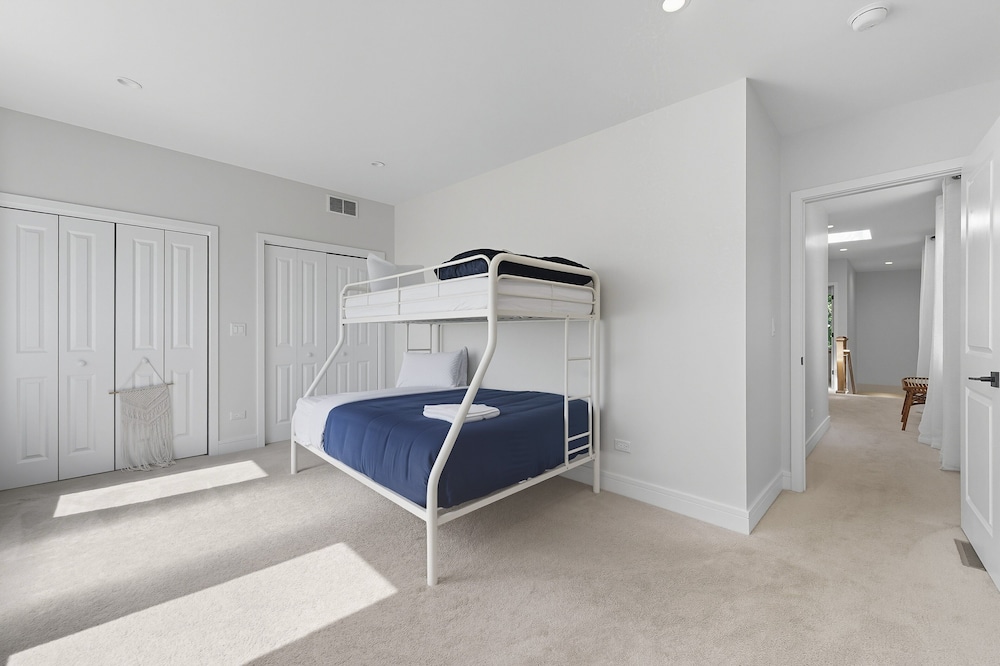 Bright Modern 3bed 2.5bath Evanston Home W/parking 3 Bedroom Home
