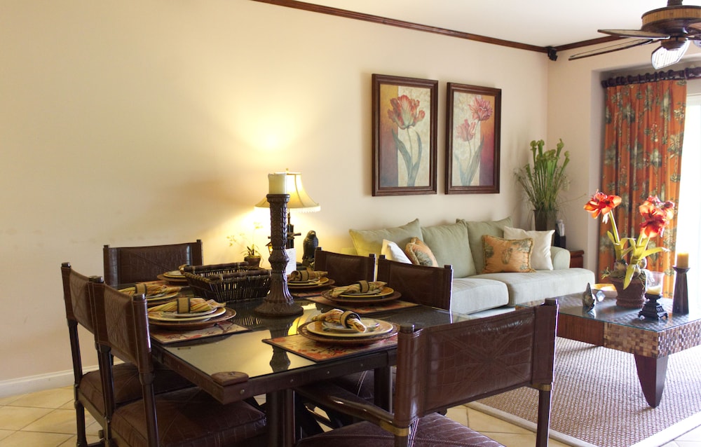 CR Luxury Los Sueños Condos