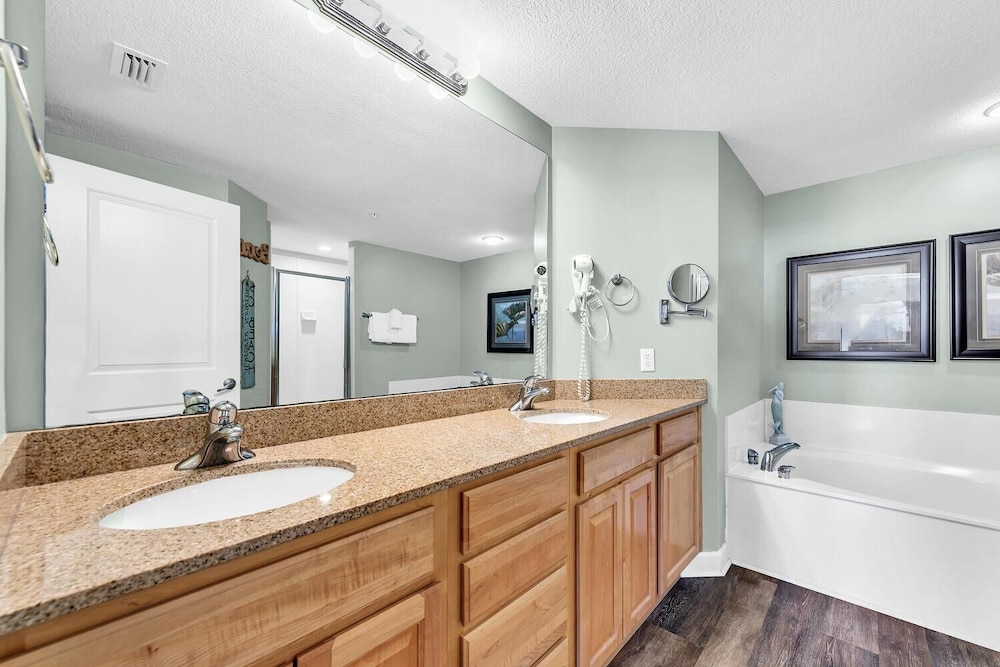 Grandview East 1002