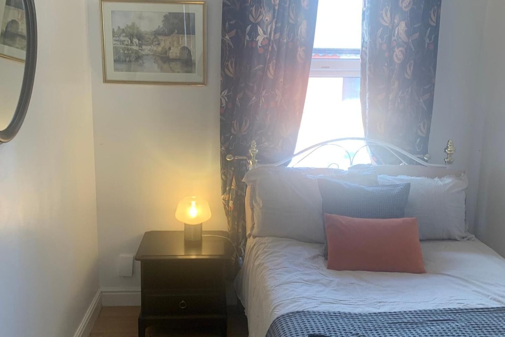 Sleeps 7 Home Blackpool W/free Parking, Bbq, Wifi