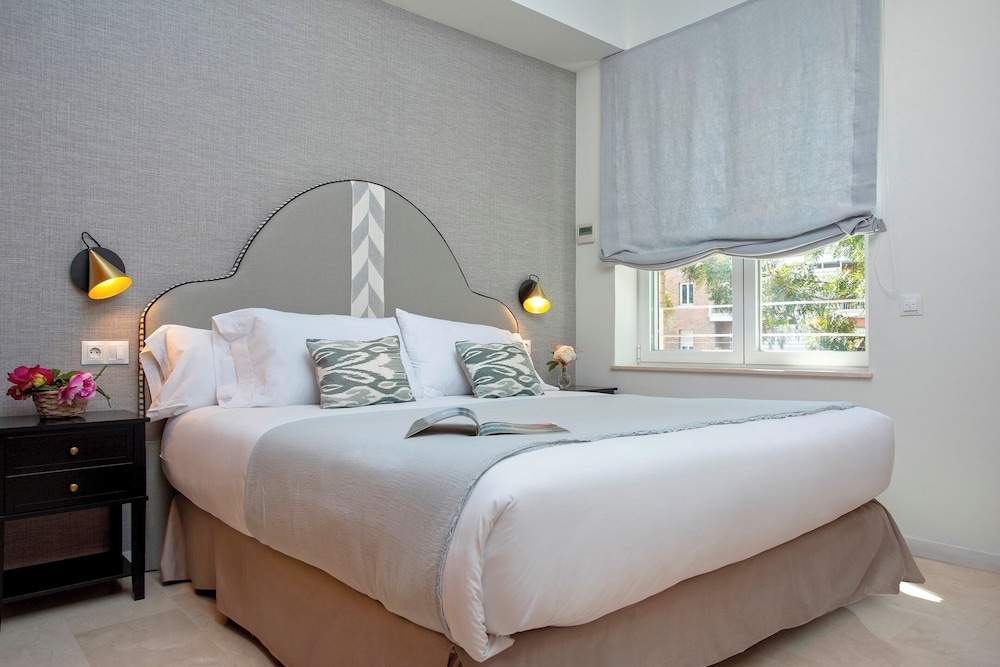 Exclusive Apartment 5BD in Seville. Carlos V