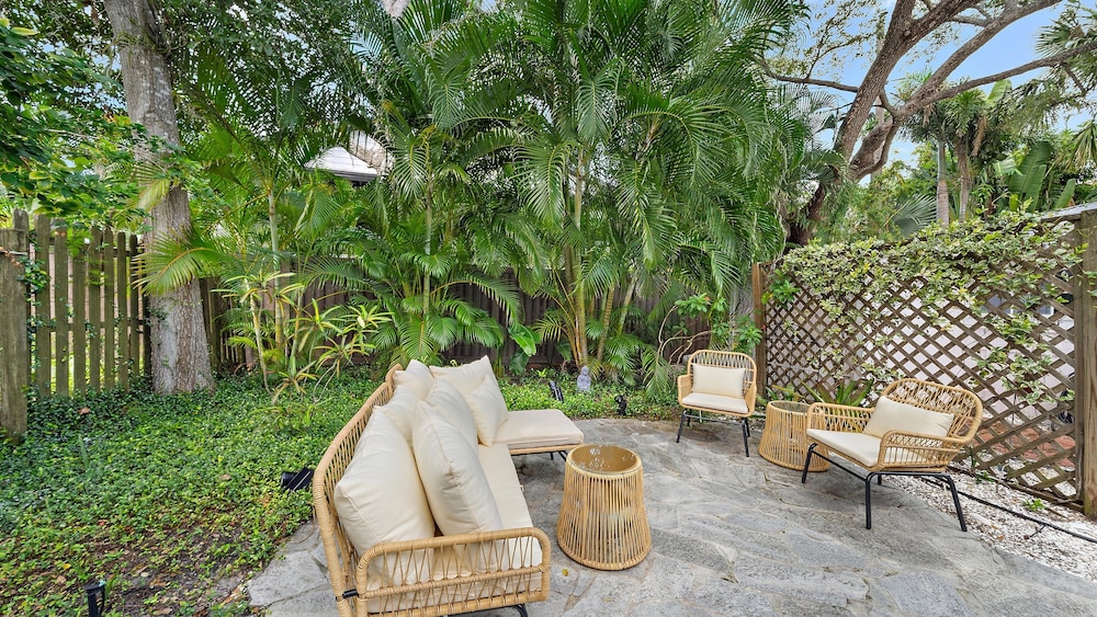 Hidden Oasis A 1 Bedroom Bungalow