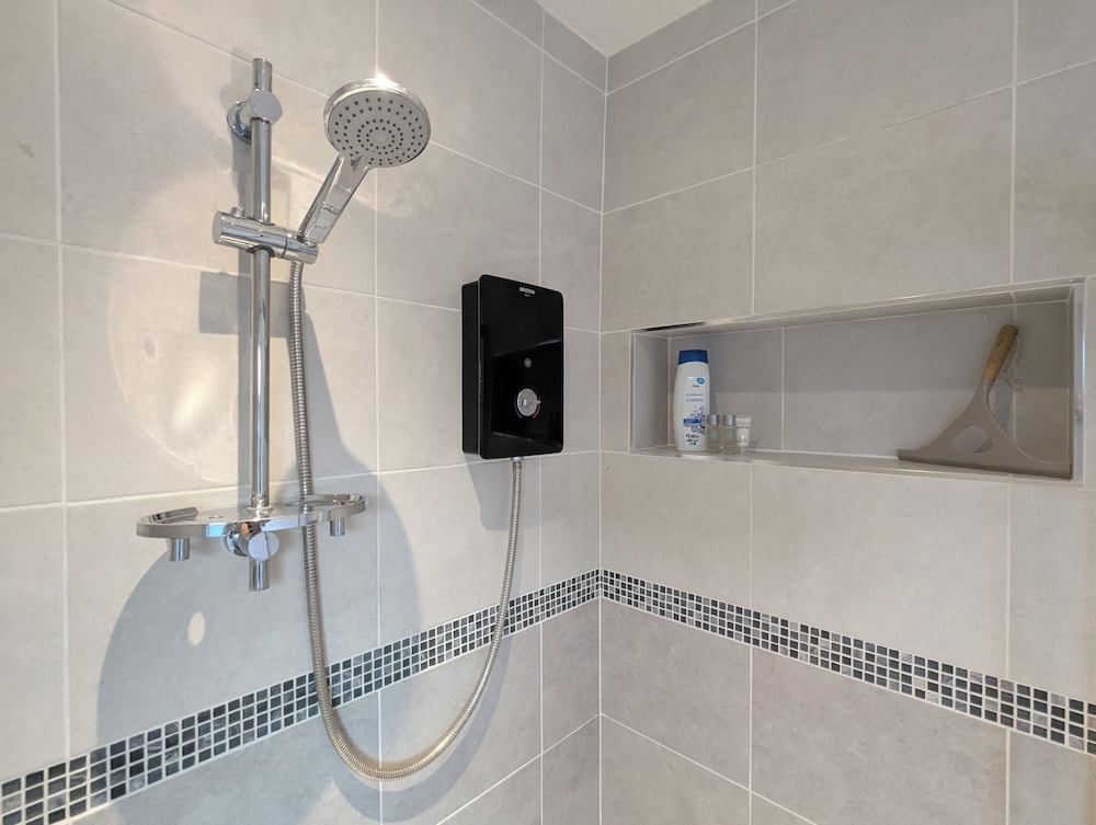 1-bed Home for 2, Parking, Garden & Great Location
