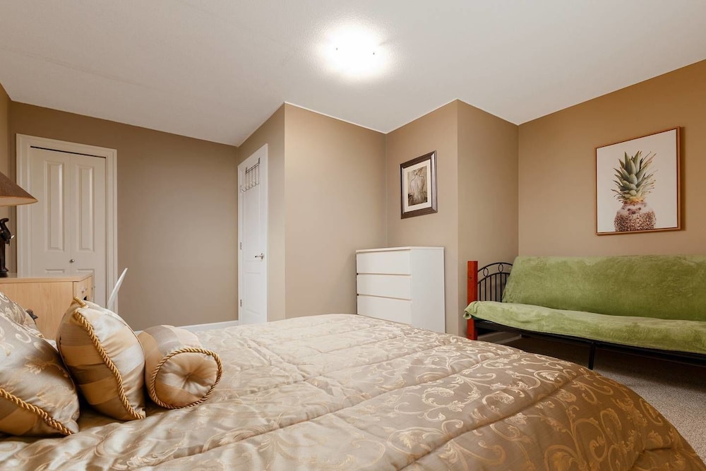 Cozy 3bdr in North Vancouver view 5