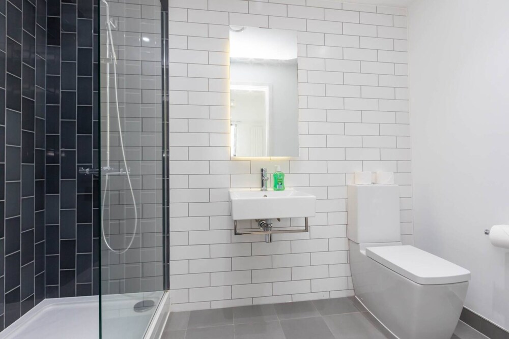Bright and Modern 2 Bedroom Flat in Royal Wharf