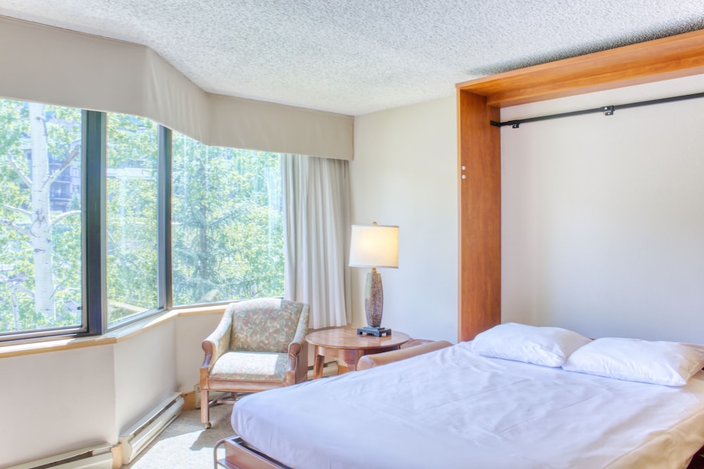 The Grand Lodge by Traverse Hospitality (No Resort Fees)