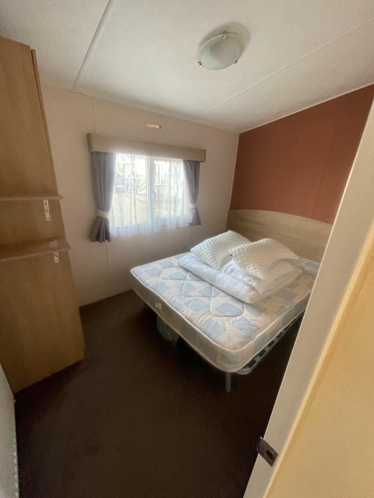 3 Bed Caravan - Sleeps 8 - Pets - Parking - Wifi
