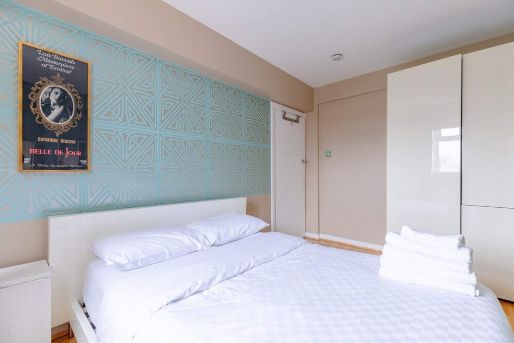 Well-connected 2BD Flat Near Clapham Brixton Hill