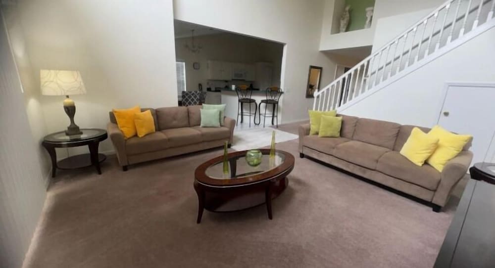 South Facing W/ Private Pool & Spa