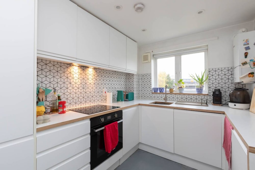 Stylish and Light 1 Bedroom Flat Near Victoria Park