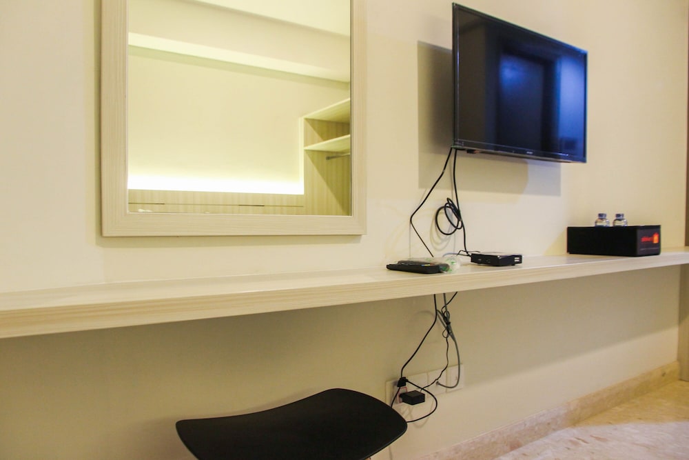 Cozy Stay Studio Room at Gold Coast Apartment view 3