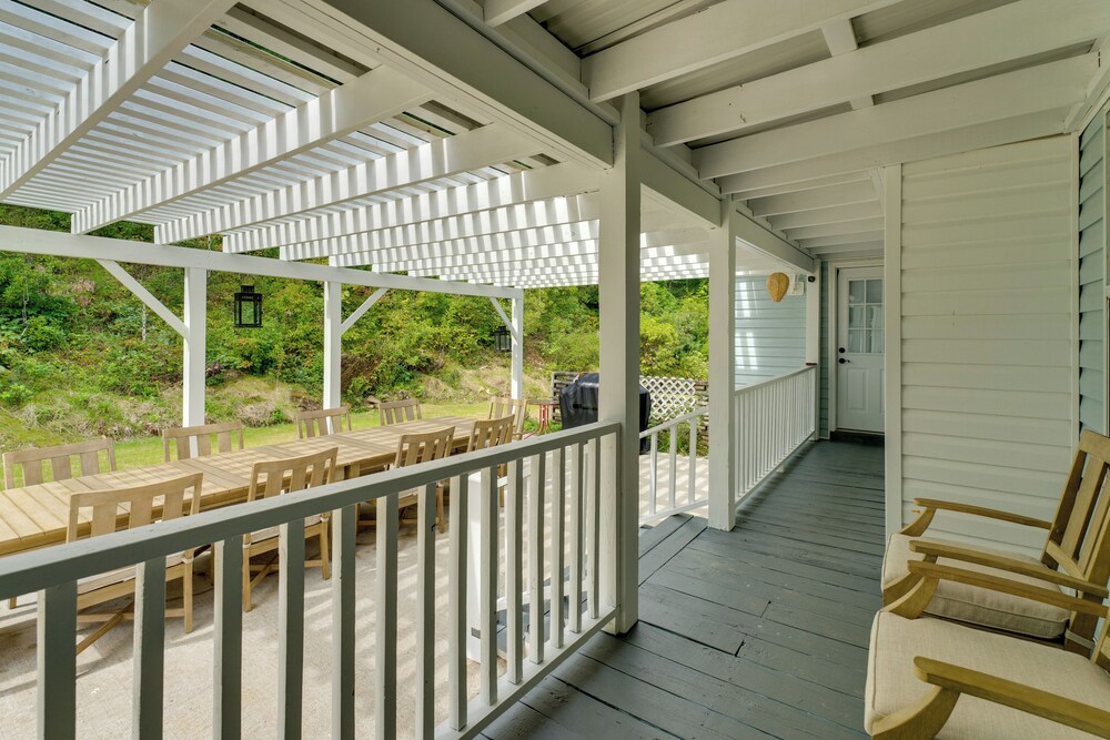 Spacious Murphy Home w/ Game Room + Fire Pit! view 3