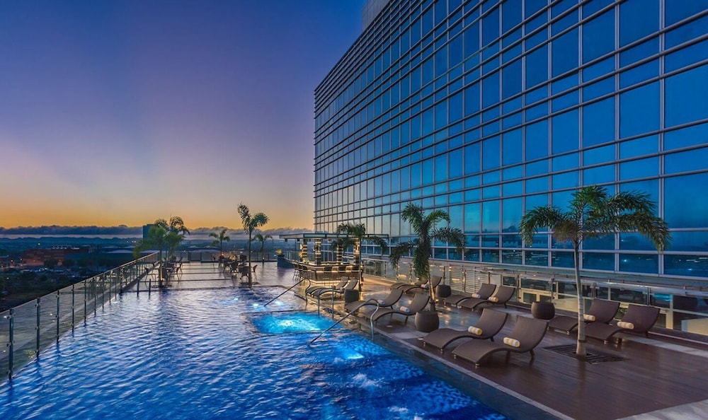 Convenient City Stay in Iloilo Business Park