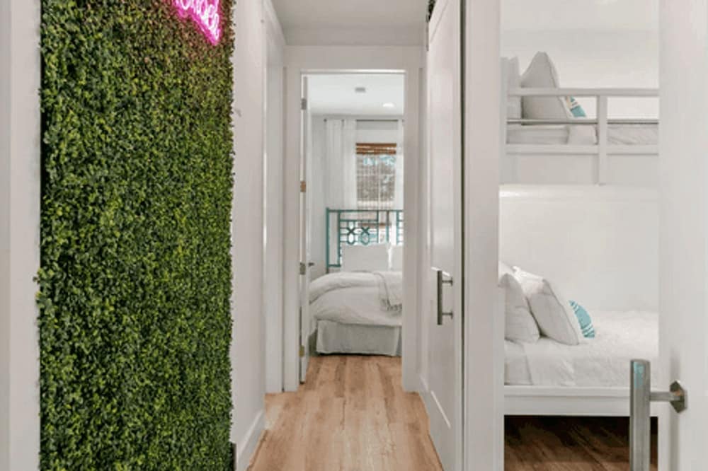 Chic Shack by Avantstay Private Pool Walk to Beach Sleeps 20