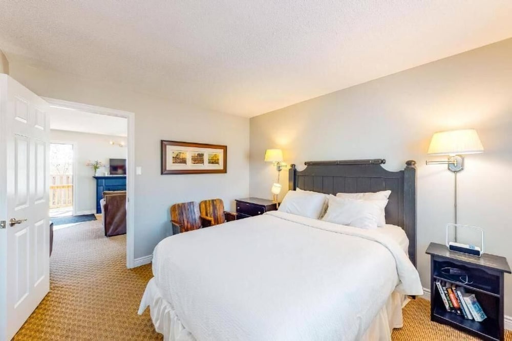 Steps to the Hill 1 Bedroom Wifi Crave TV