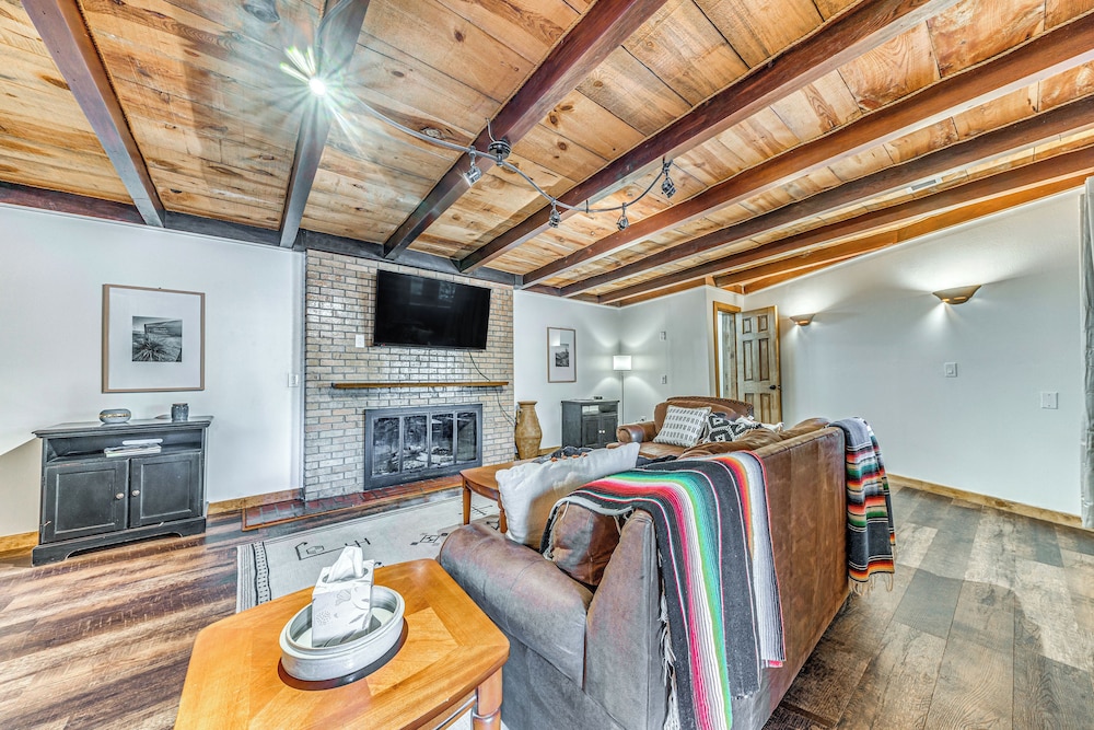 Walk to Midtown Ruidoso: Modern-rustic Cabin