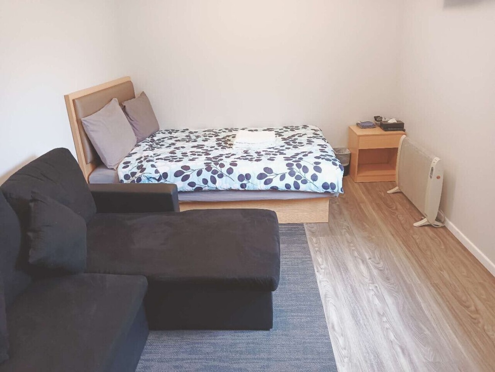 1 Double 1 Sofa Beds Garden Chalet B