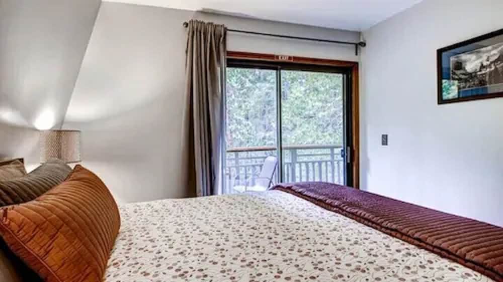 Scenic Wonder Sierra Haven Cabin 3 Bedroom Loft view 4