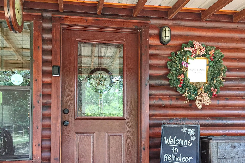 Water-view Cabin w/ Front Porch, W & D, Streaming