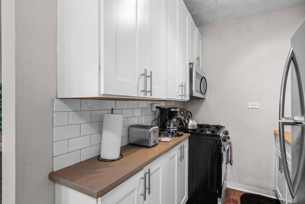 Modern 1BR - Kenwood 501