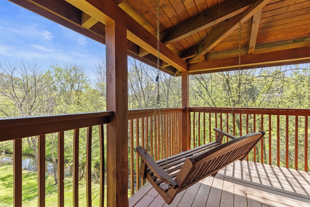 Serene Creek Cabin