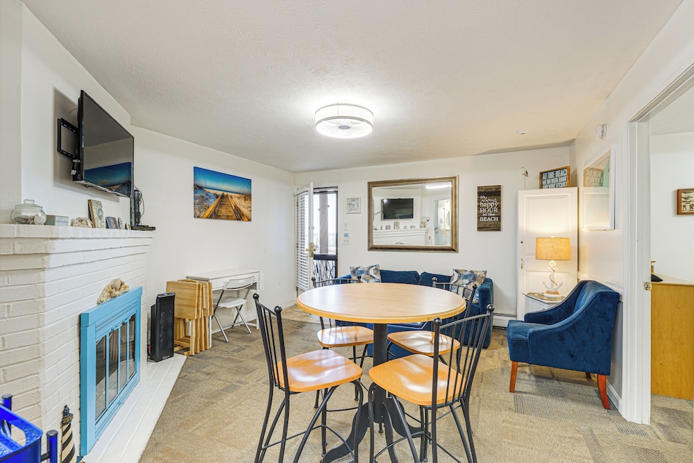 Walk to Ocean & Pier: Prime OOB Condo!