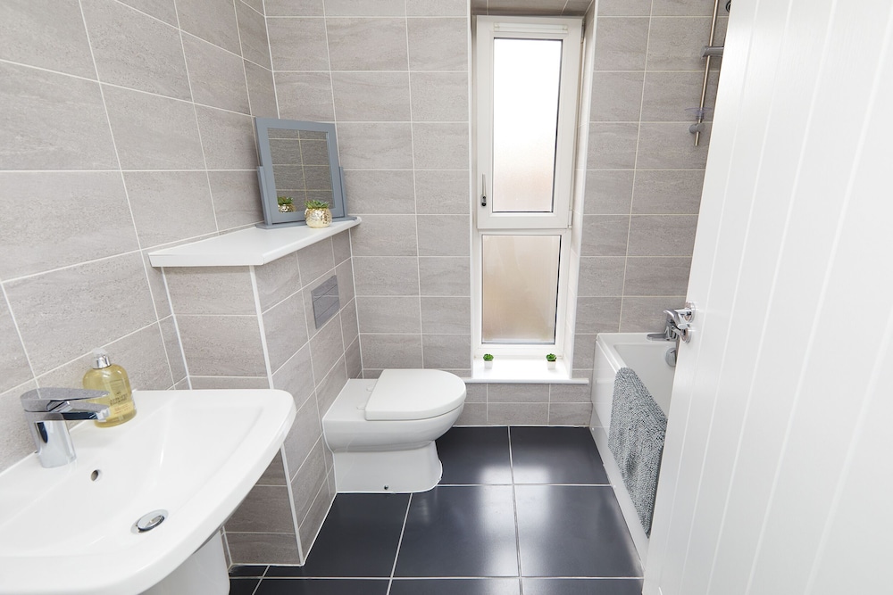 Derby City 3 Bed House- Roof Terrace