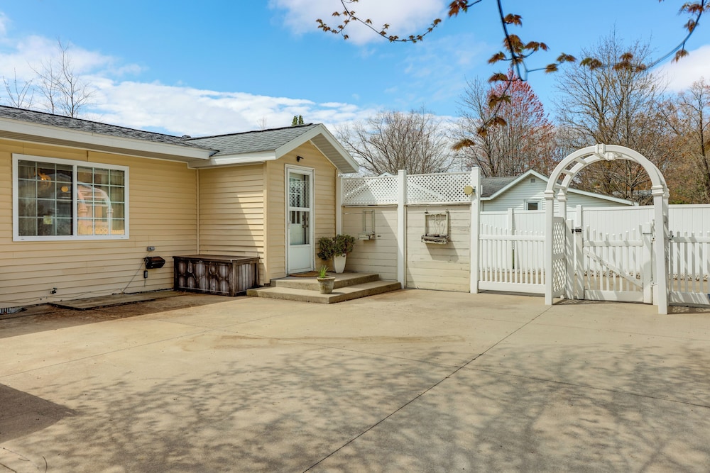 1 Mi to Wilson State Park: Harrison Home w/ Yard!