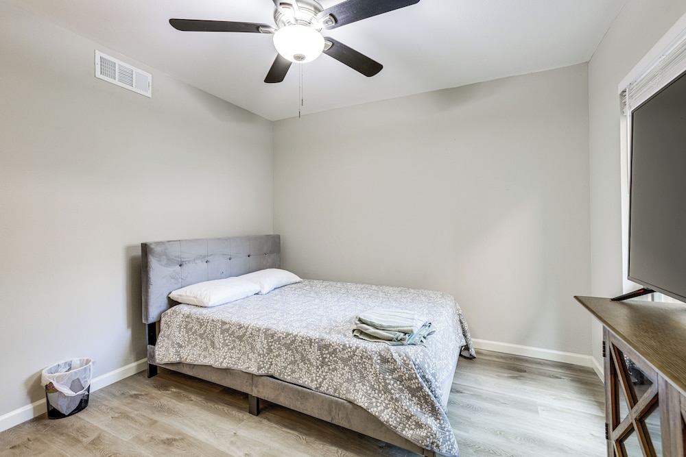 2 Mi to The Galleria: Uptown Houston Retreat!