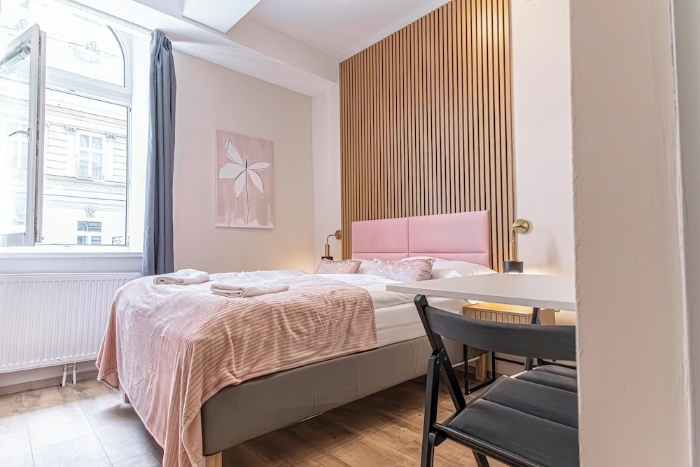 4BR Apartment for Groups Near Stadthalle