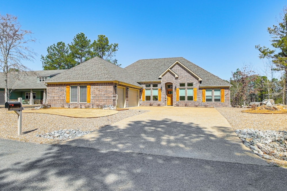 Luxe Golf Getaway in Hot Springs Village!