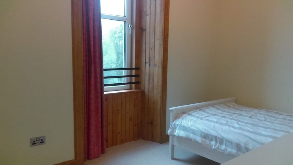Central 3 double bed apartment view 4