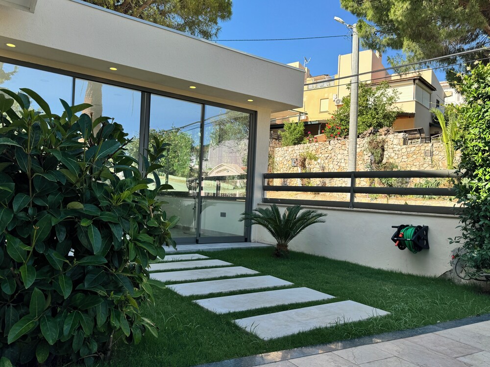 Levon Villa Hotel