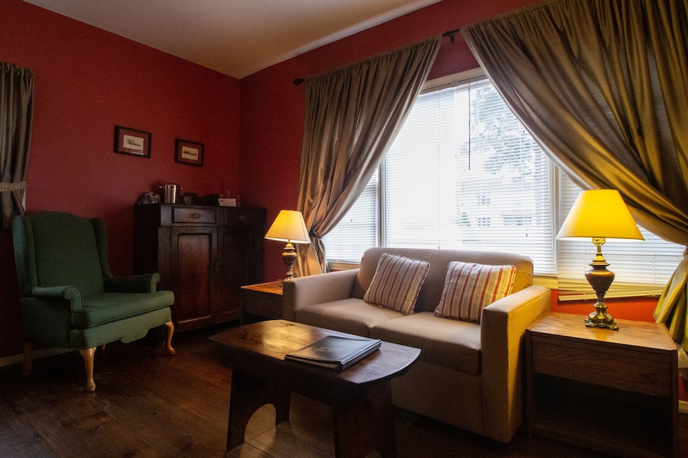 Delamater Inn