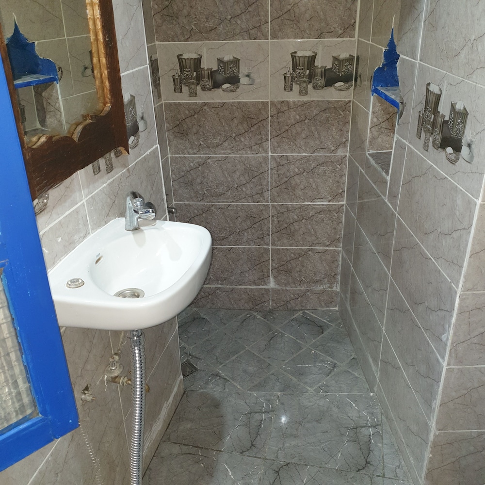 aline hostel