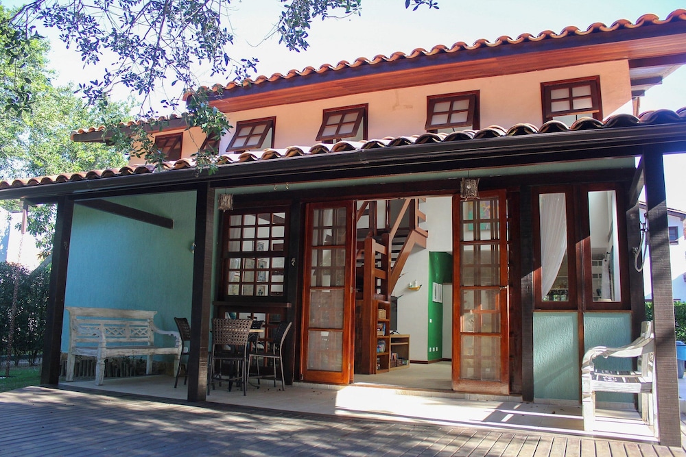 Bz10 Casa 4 suítes em condomínio clube